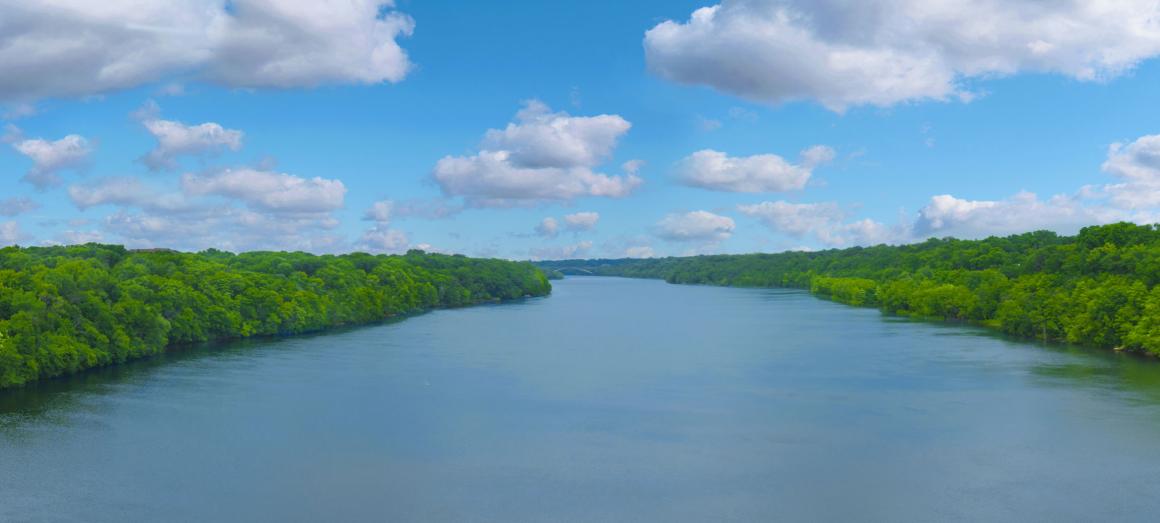 The Mississippi River on a sunny, cloudy day