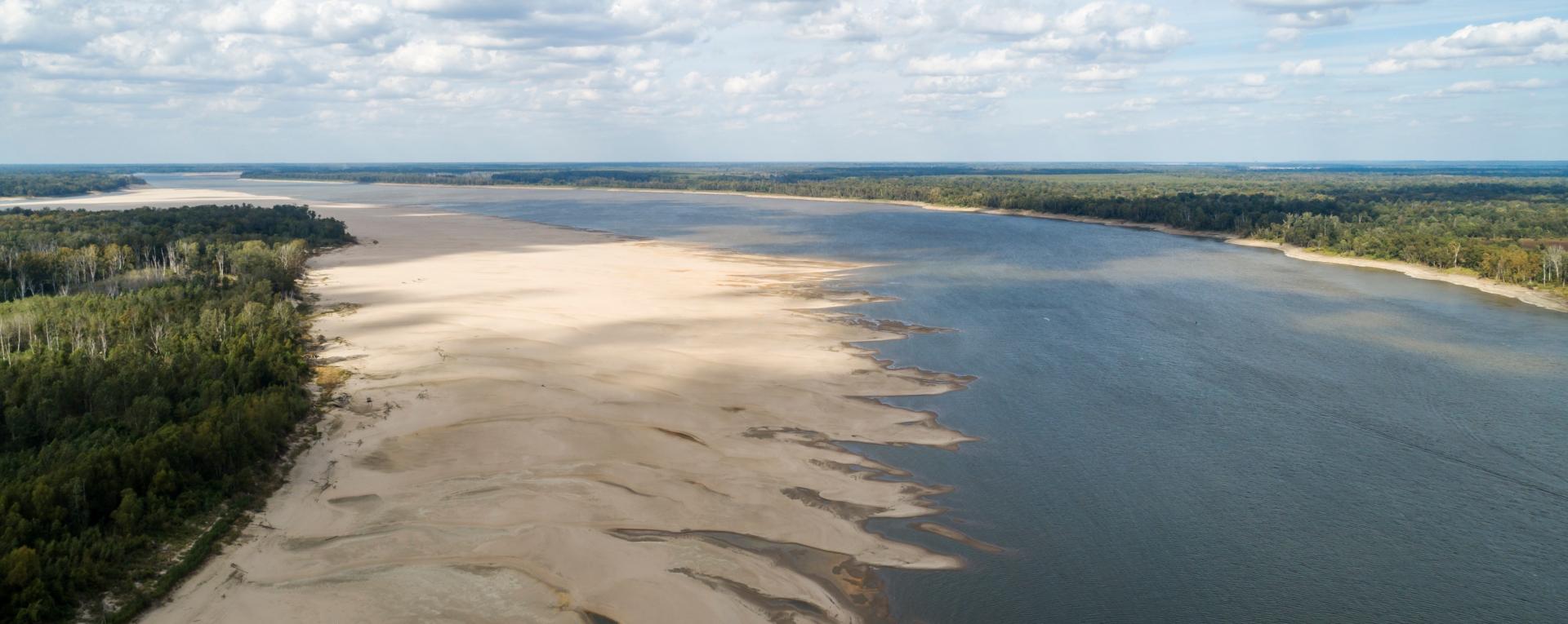 Low water exposes a sand bar on the Mississippi River near Grand Gulf. Photo credit: Justin Wilkens, Shutterstock.