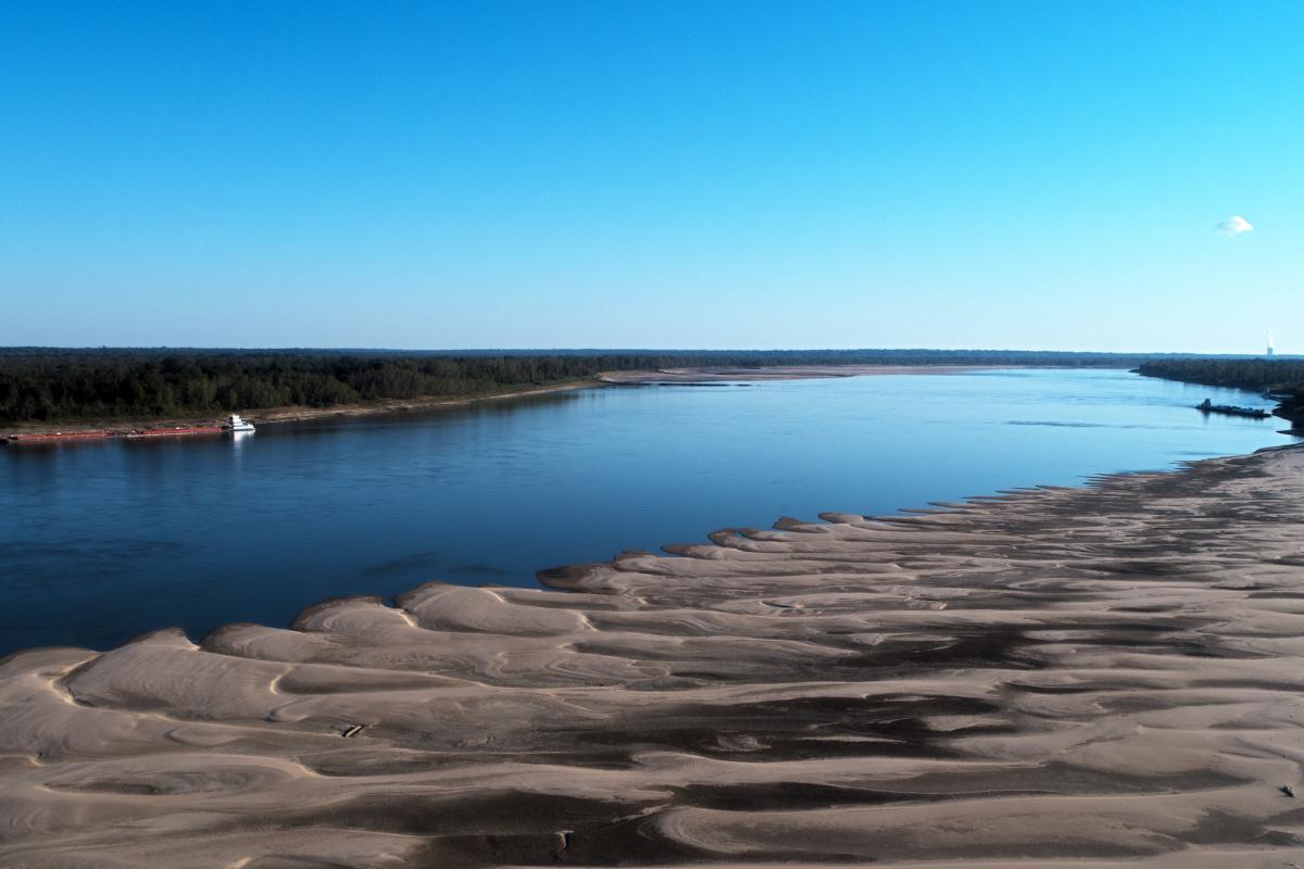 Low water levels on the Mississippi River. Photo credit: Justin Wilkens, Shutterstock.